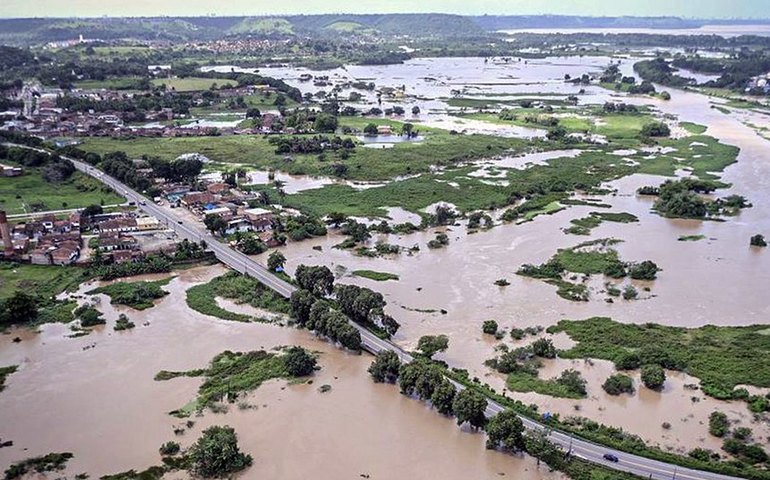 Aberto crédito de R$ 280 milhões para socorrer atingidos pelas enchentes