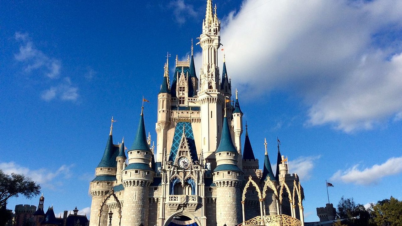 Disney contrata brasileiros para responder dúvidas de visitantes
