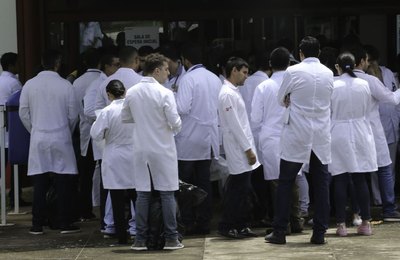 Projeto Mais Médicos para o Brasil divulga editais de convocação