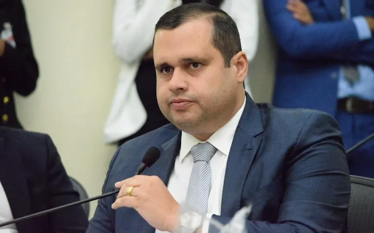 Deputado aponta falta de ação efetiva e pagamentos em atrasos na Saúde do Estado