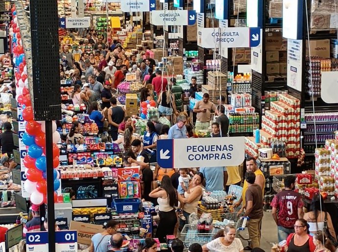 Dia J do Jomart Atacarejo movimenta o comércio do Agreste nesta quarta-feira
