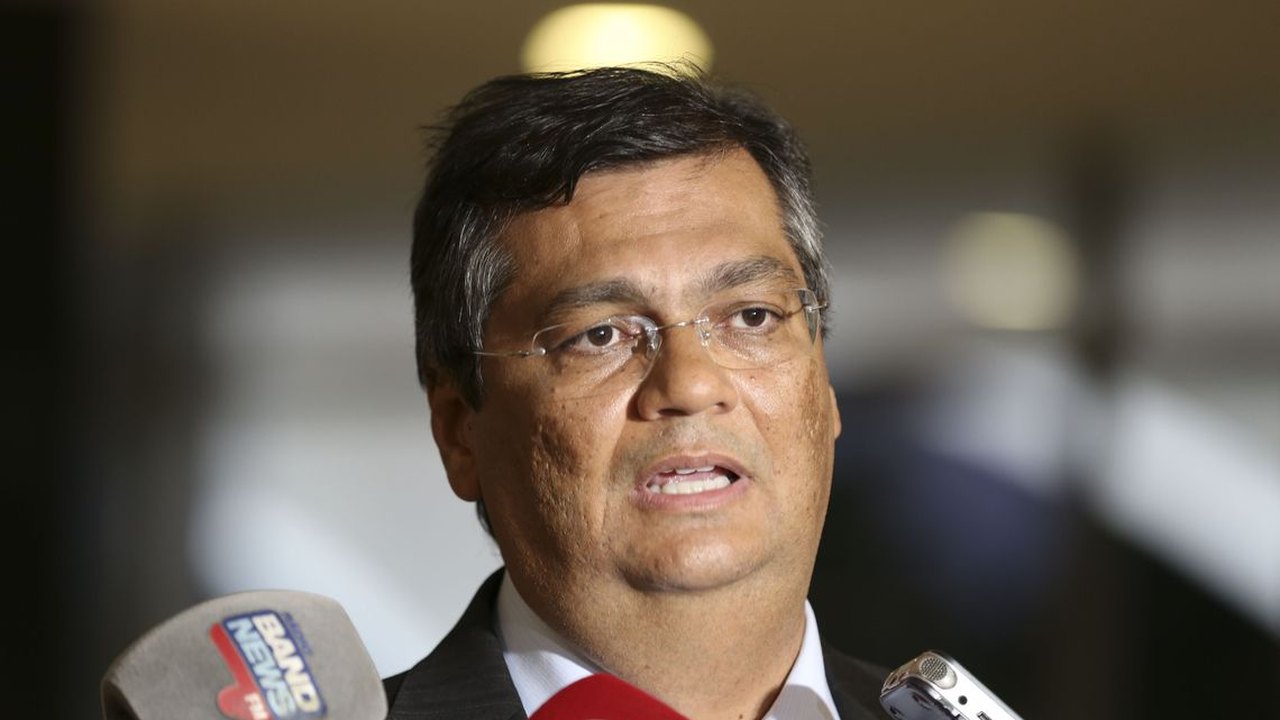 Dino afirma que não há ato planejado de afastamento de Ibaneis Rocha