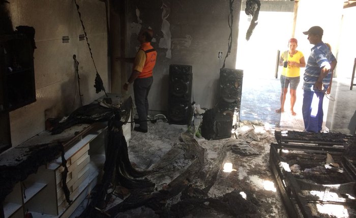 Primeiro incêndio registrado em agosto deixou parte de residência destruída