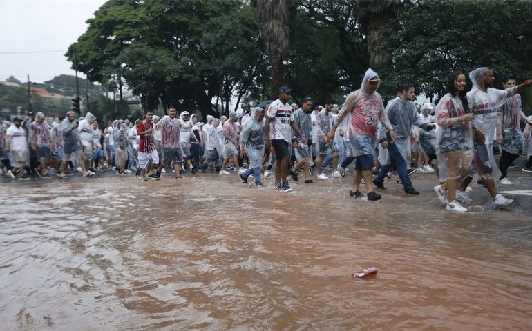 Tempestade atinge região metropolitana de São Paulo e causa uma morte
