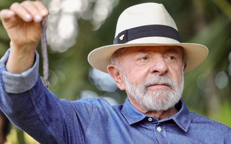 Lula realiza procedimentos médicos em São Paulo para retirada de excesso de pele e tratamento de tendinite