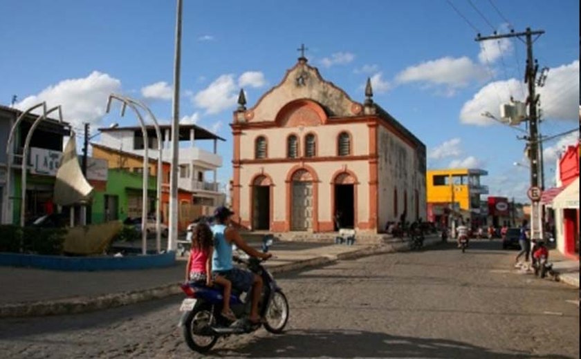 Atentado a bala em Lagoa da Canoa deixa jovem morto e noiva ferida