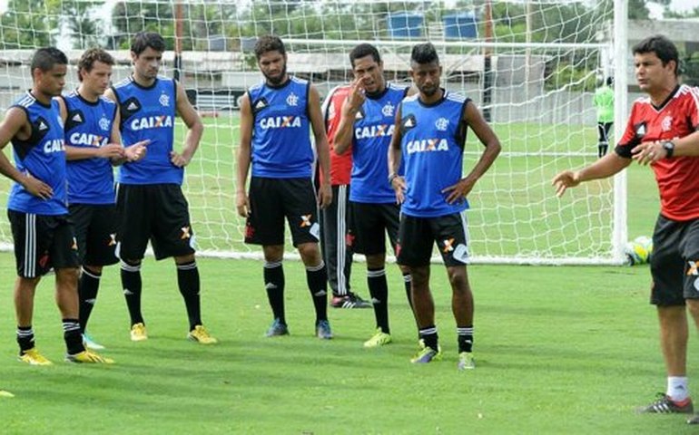 Flamengo volta a usar titulares contra o Friburguense