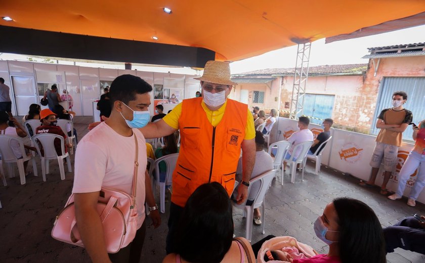 Gilberto Gonçalves acompanha vacinação de pessoas acima de 20 anos contra a Covid em Rio Largo