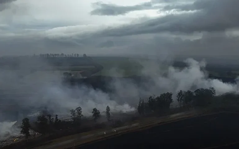 Operação contra fogo em SP: maior avião da Força Aérea, helibaldes, aceiros e mais