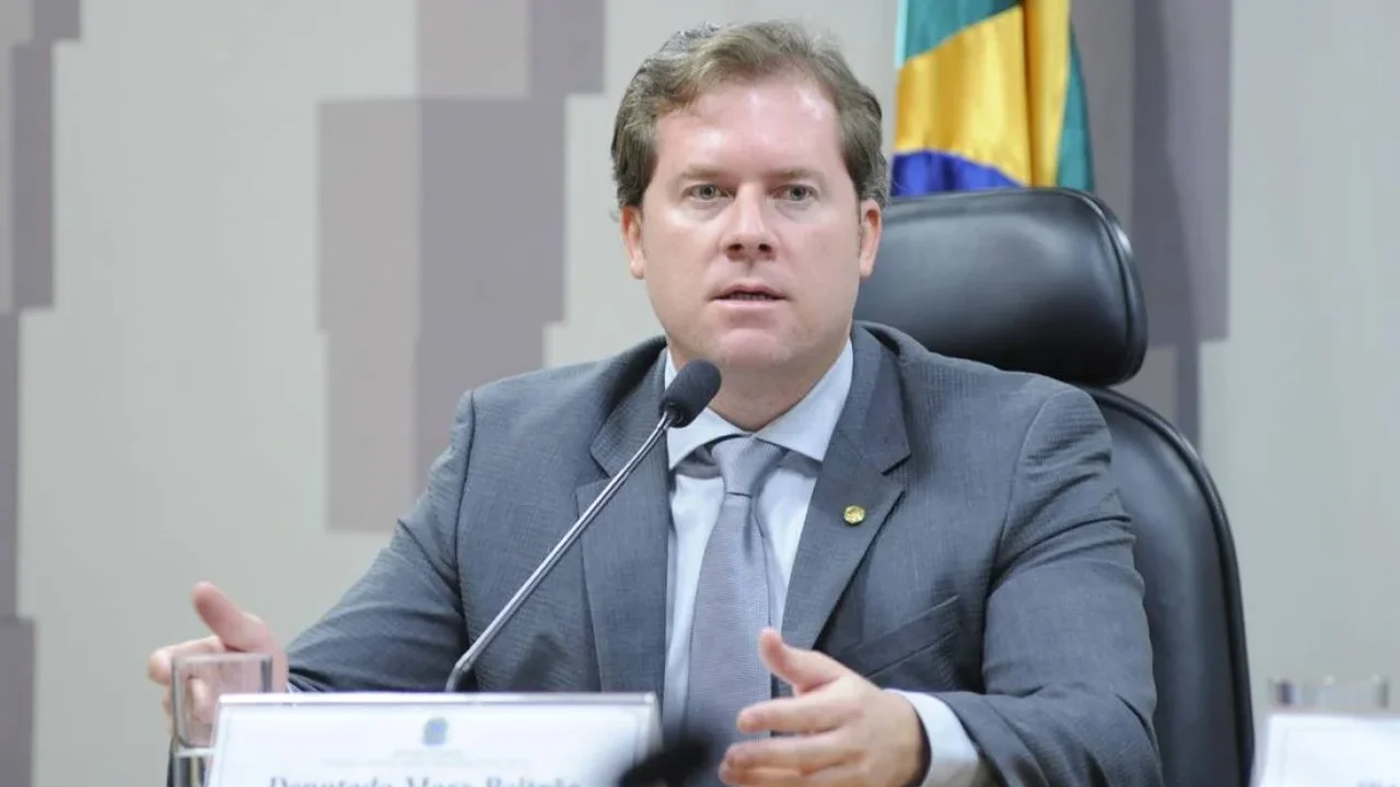 Marx Beltrão venceu em 90% das urnas de Viçosa e abriu 1.250 votos sobre Rafael Brito
