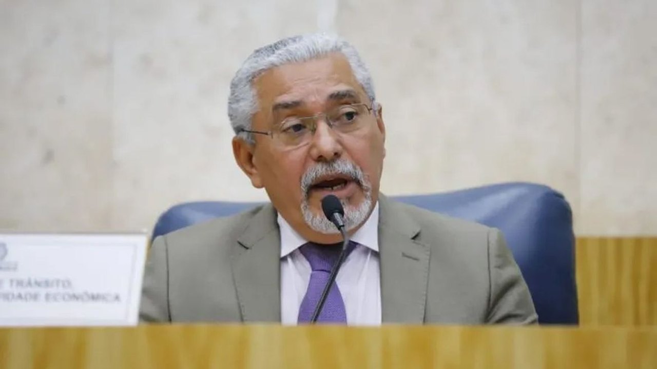 Vereador Senival Moura pede afastamento do PT