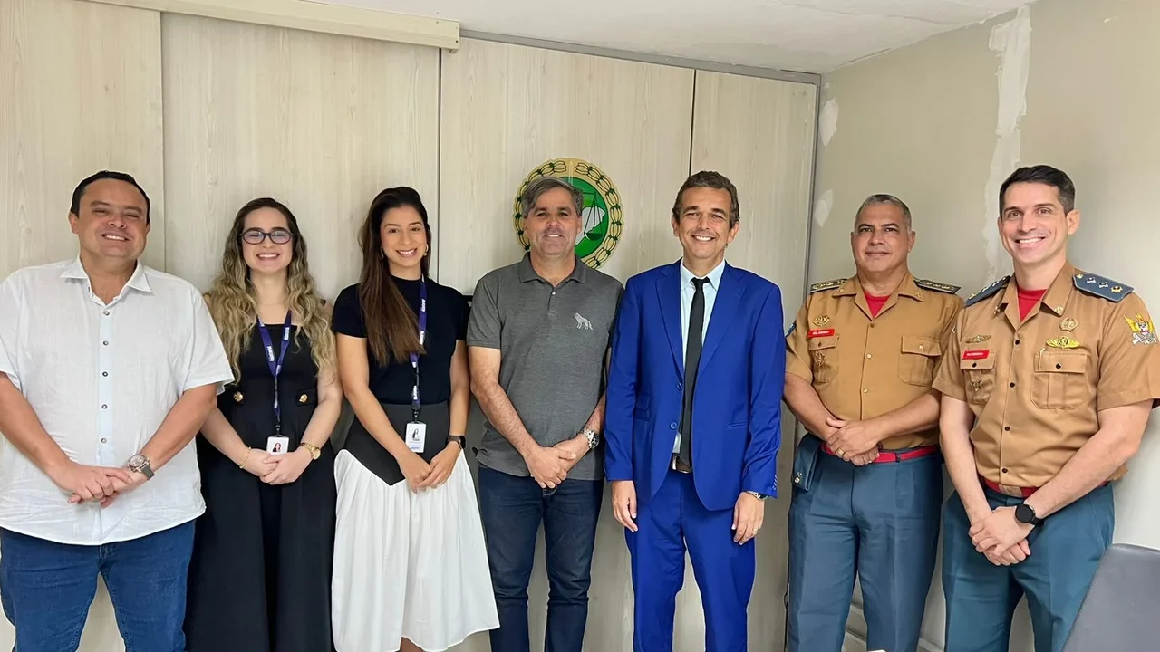 Defensoria Pública articula ação para regularização de provedores e retirada de fiação irregular nos postes em Maceió
