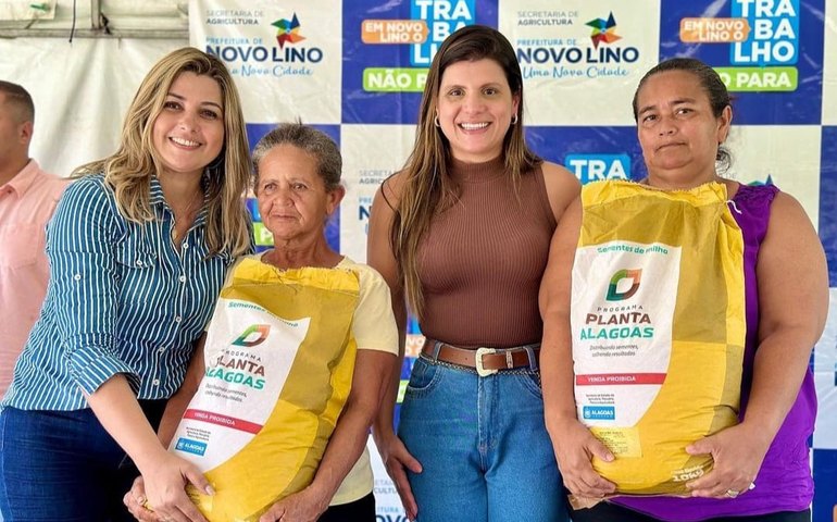 Prefeita Marcela Gomes entrega de sementes de milho e feijão aos agricultores de Novo Lino