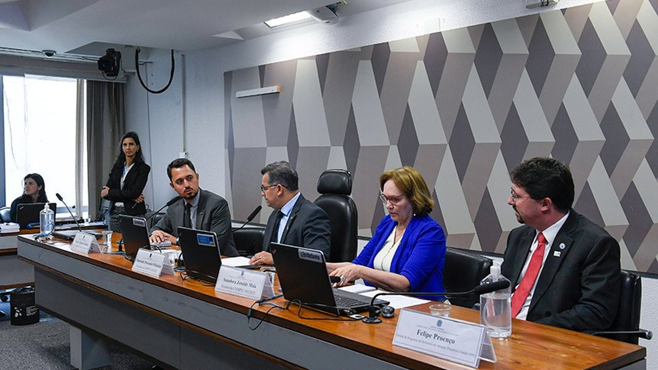Mais Médicos: parlamentares divergem sobre revalidação de diplomas