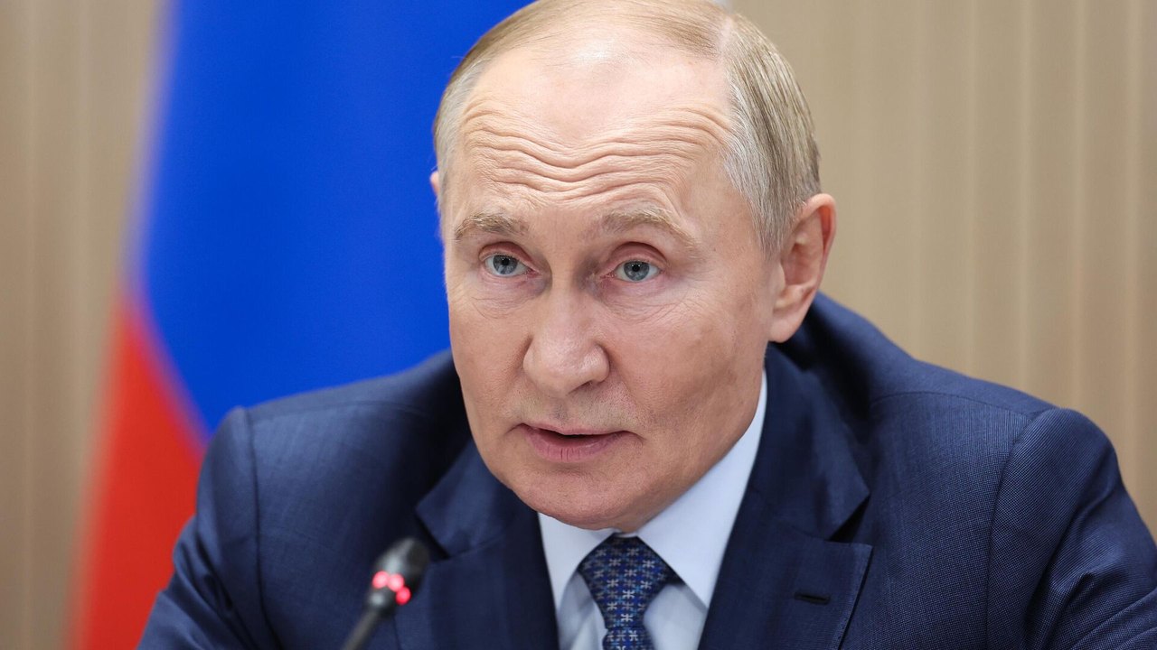 'Logo ficarão todos aos pés de seu dono': Putin comenta tensões nas relações da Europa com Trump