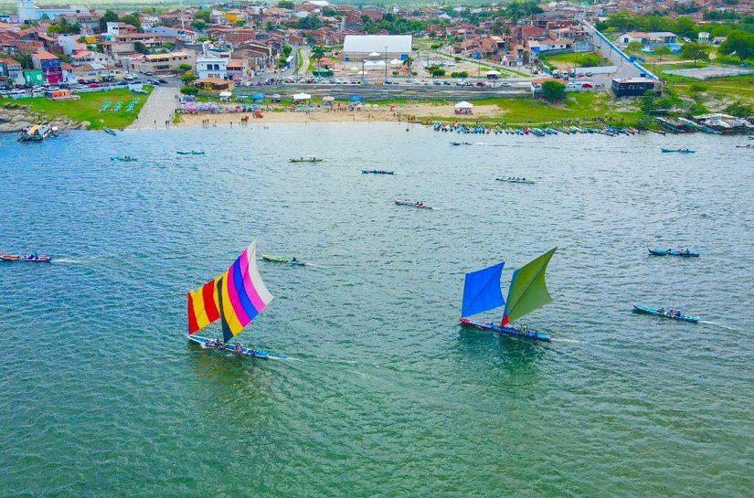 Corrida de barcos e canoas leva beleza ao Velho Chico e premia embarcações em Traipu