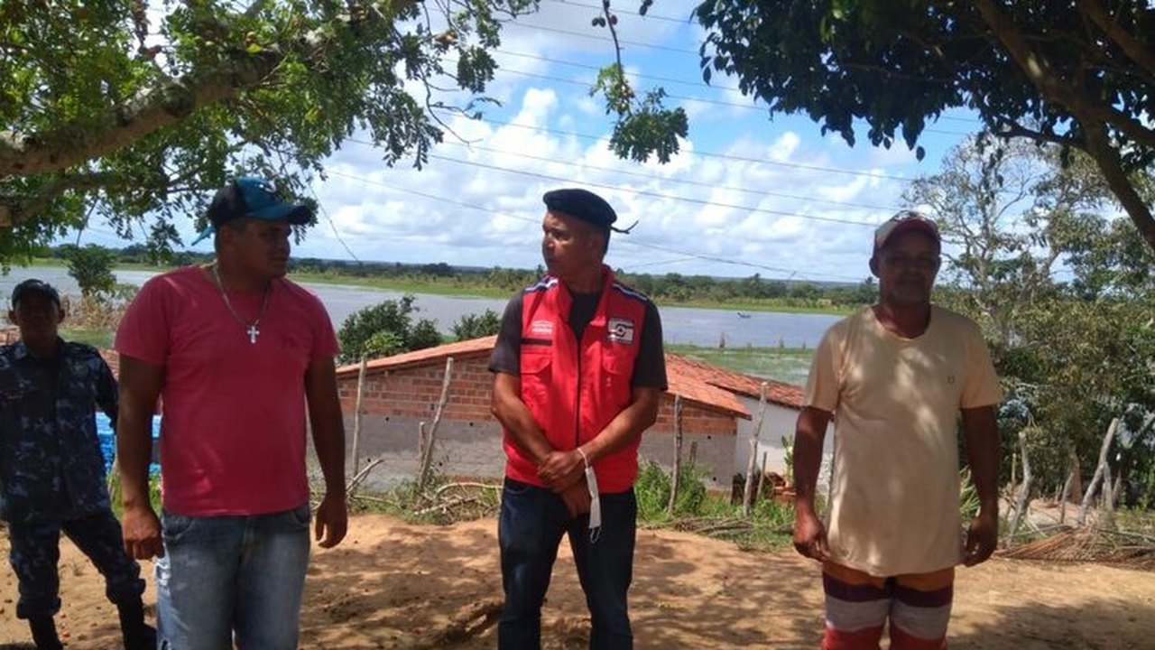 Defesa Civil de Penedo visita comunidade Marizeiro