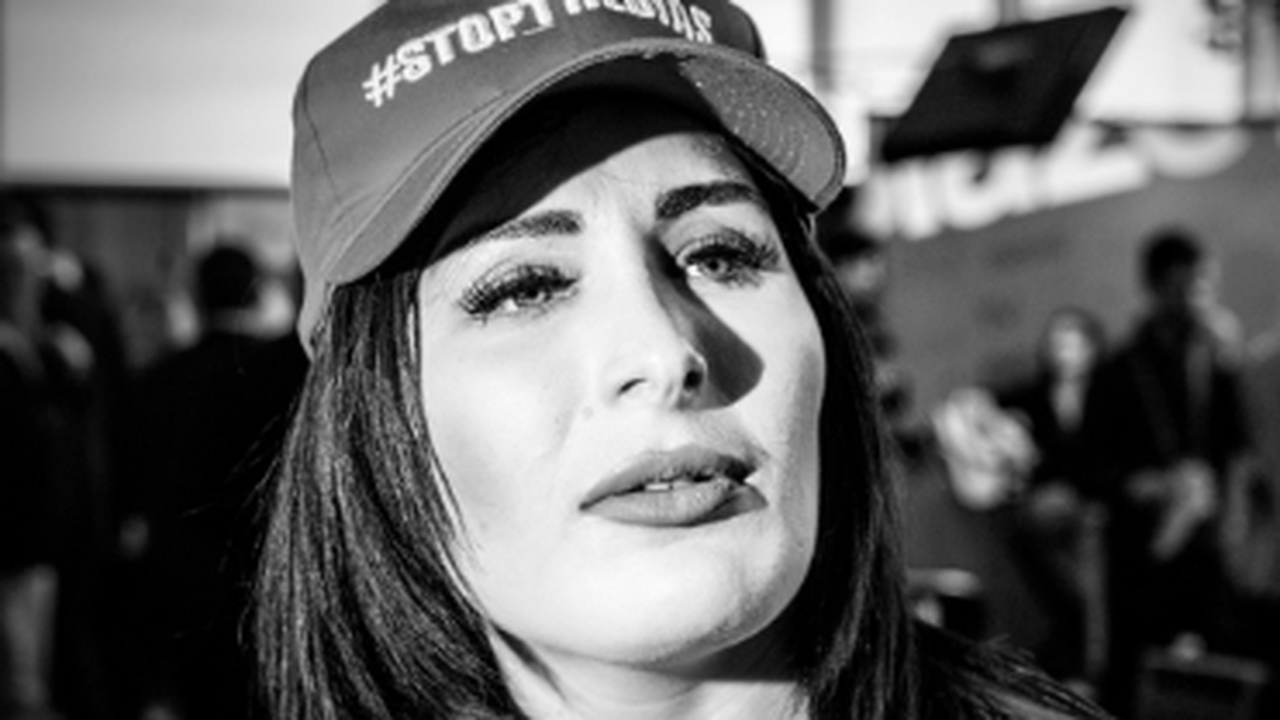 Quem é Laura Loomer, extremista que se encontrou com Trump e poderia ter influenciado demissões