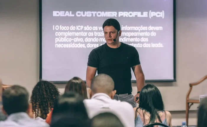 Escritor e especialista do mercado imobiliário, Lauro Braga levará ao evento experiências sobre vendas de alto padrão, construção de autoridade e posicionamento profissional