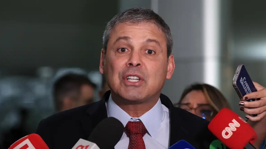 Governo deve enviar projeto para acabar com escala 6x1, diz líder