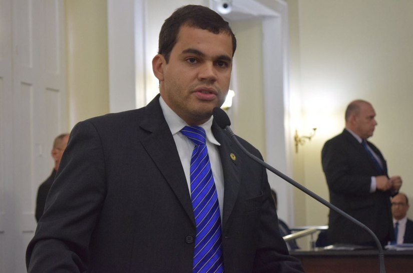 Gilvan Barros Filho cobra revisão na lei que regulamenta serviço do Uber