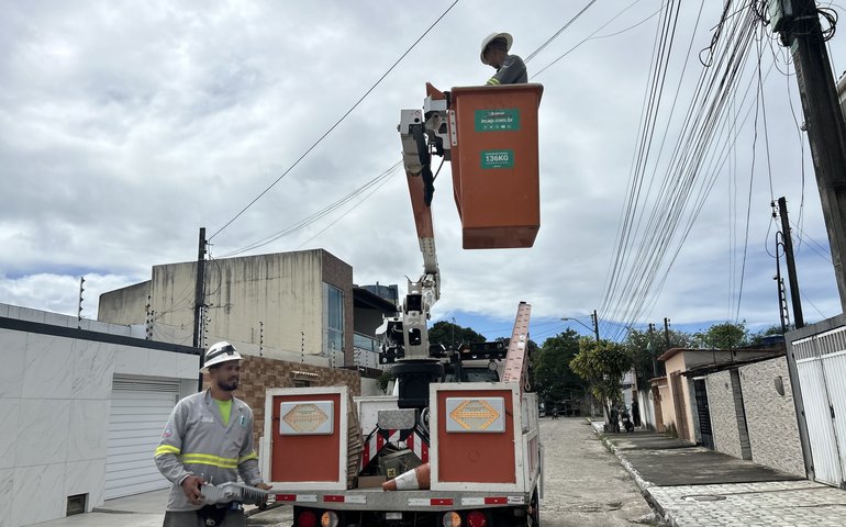 Moradores do Eustáquio Gomes comemoram chegada da iluminação 100% LED