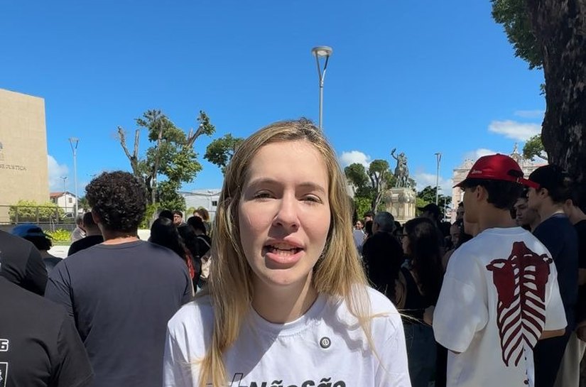 Cibele Moura participa de manifestação em defesa de estudantes da Uncisal e cobra segurança jurídica para 158 alunos beneficiados pelo Critério Regional