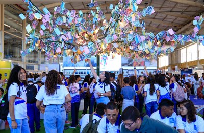 Estande da Seduc na Bienal recebeu mais de 15 mil pessoas e distribuiu 2.100 livros