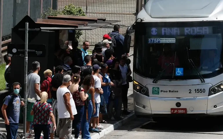 Quem é o funcionário público envolvido em ataques a ônibus em SP