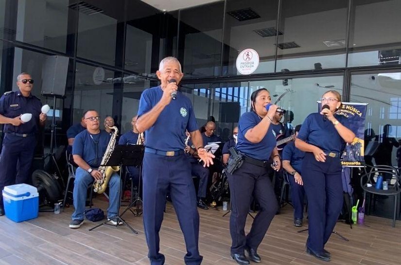 Banda da Guarda Civil de Maceió abre agenda do mês com recepção a navio turístico