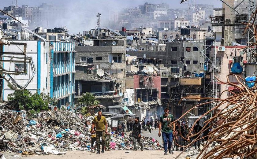 Ministro da Defesa de Israel diz que está expandindo operação militar em Gaza; ataques matam 17