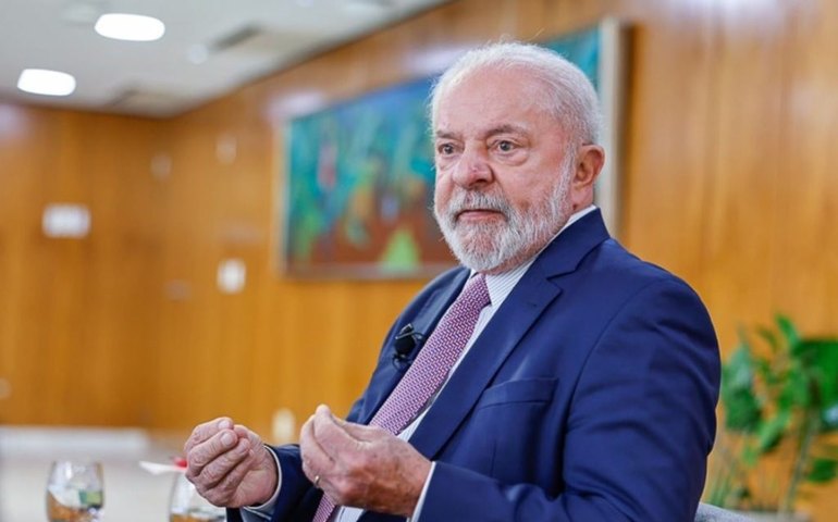 Lula e prefeito de Campinas batem boca por causa de casas de 15 m²