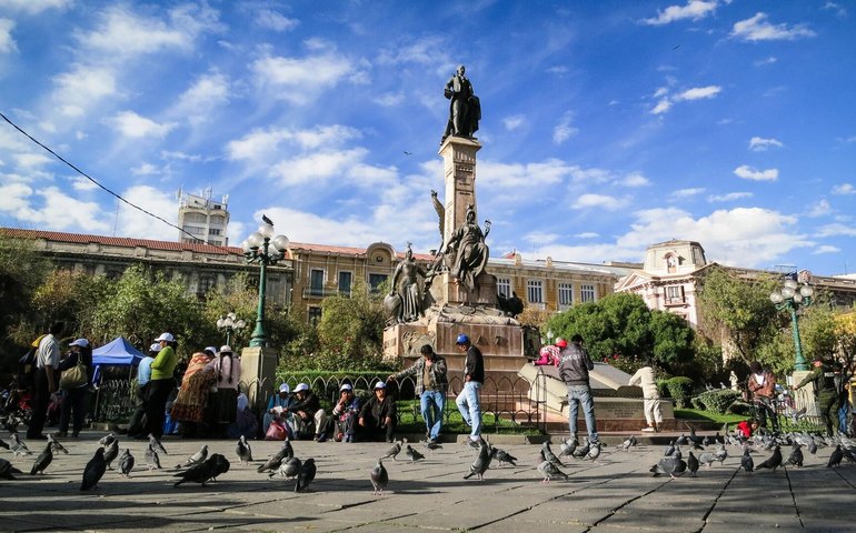 Ministro do Interior da Bolívia é lançado à presidência após Arce desistir da candidatura