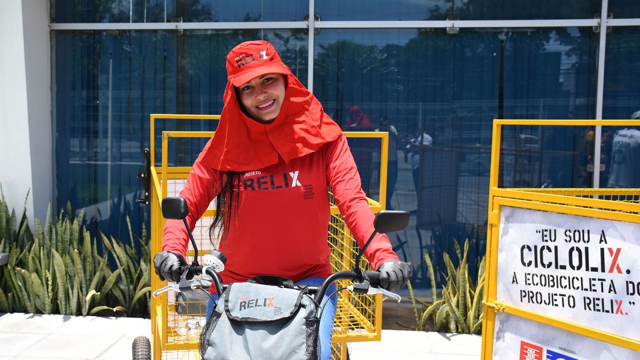 Sesi e Relix entregam novas bicicletas adaptadas para catadores