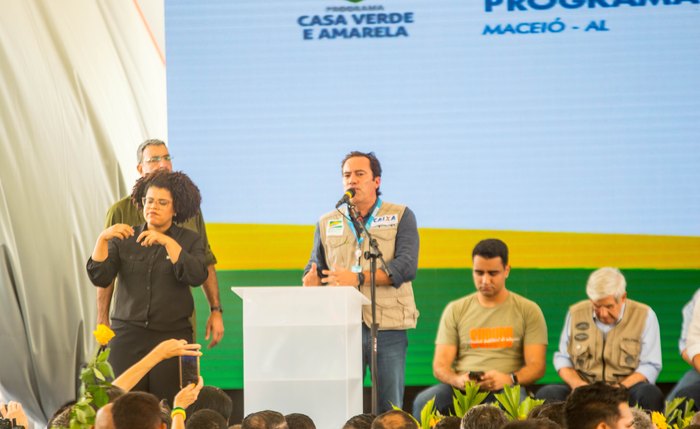Pedro Guimarães durante dircurso em Maceió