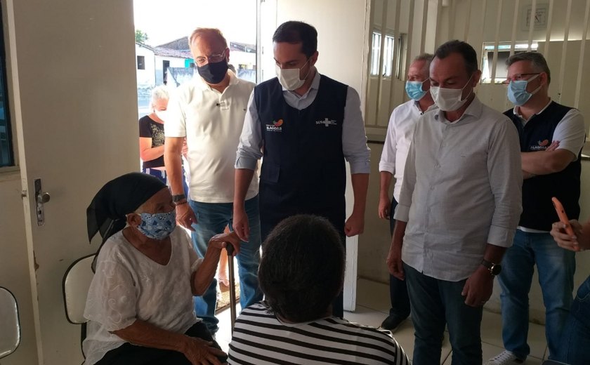 Em Anadia e Viçosa, Sesau garante vacinas extras para imunizar trabalhadores da saúde
