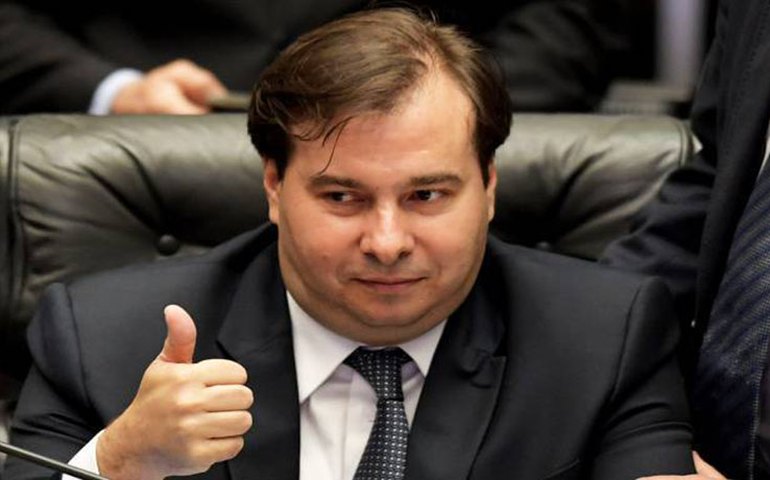 Maia garante quórum para votação de denúncia contra Temer na quarta-feira
