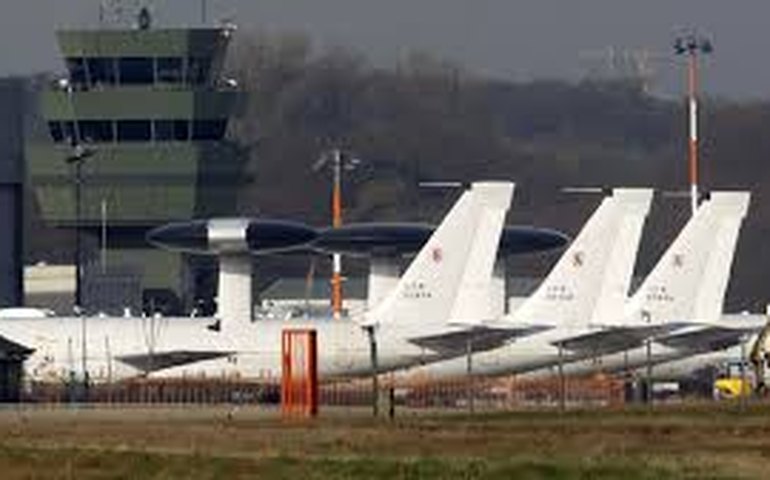 Base aérea da Otan reforça segurança devido a 'ameaça potencial'