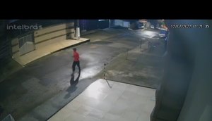 Homem tem moto roubada na porta de casa em Aracaju; VÍDEO.jpg