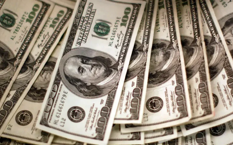 Dólar sobe para R$ 5,12 com inflação nos EUA e tensões geopolíticas