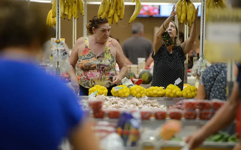 Gastos com Transportes sobem 0,22% em novembro, aponta IPCA