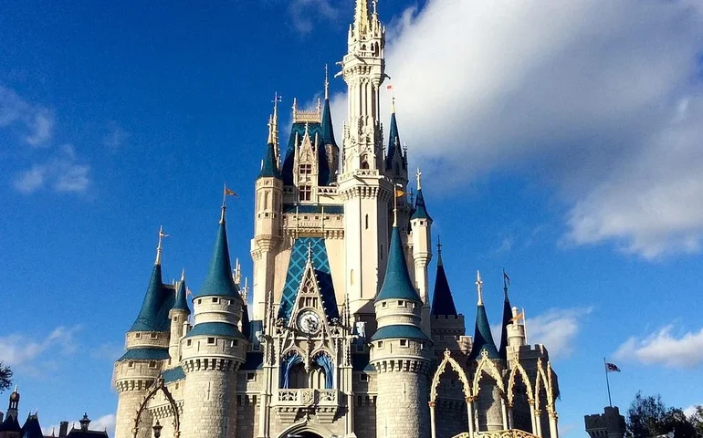 Walt Disney supera lucro em US$ 1,31 bilhão, mas receita decepciona mercado