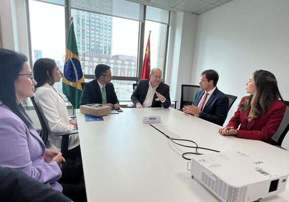 Na China, Paulo se reúne com cônsul e garante “melhor momento de Alagoas