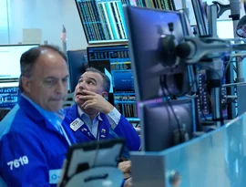 Wall Street recua com o aumento dos rendimentos dos títulos e a oscilação dos preços do petróleo.