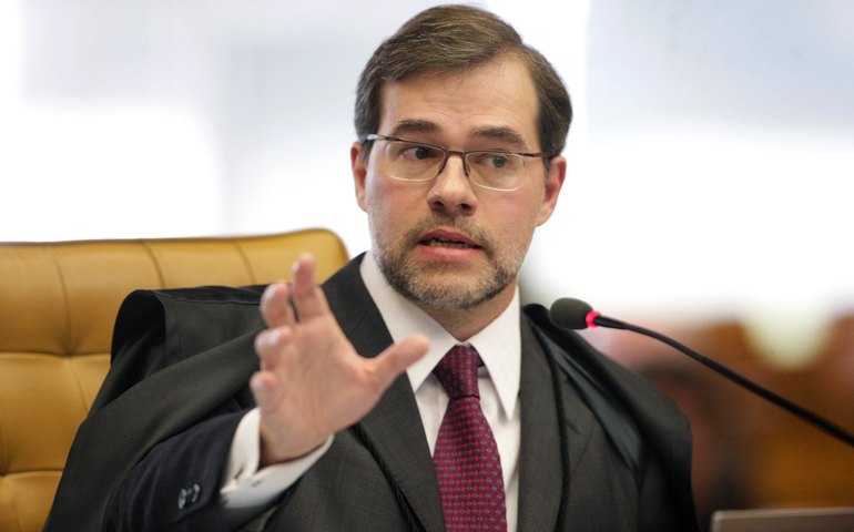 Dias Toffoli vota e fala com a imprensa em Brasília