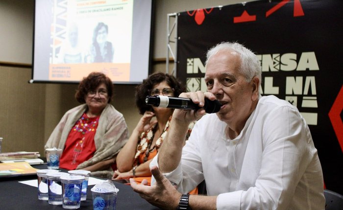 Ao lado da escritora Cida Pedrosa, Ricardo Ramos participou de encontro promovido pela Imprensa Oficial neste sábado