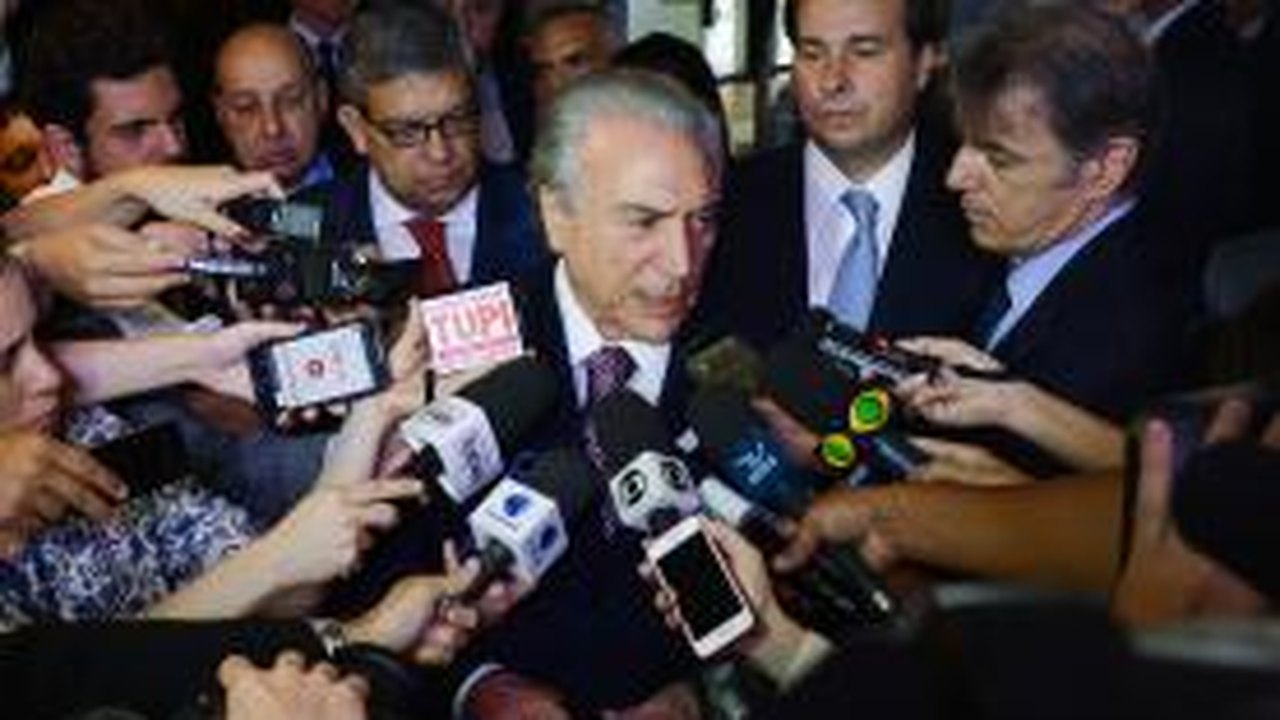 Temer diz que Bolsonaro foi ‘politicamente inábil’ ao dar perdão a Silveira
