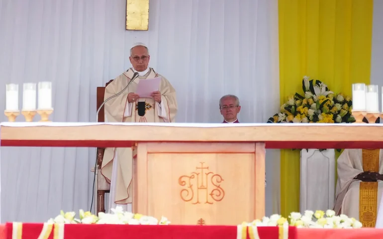 Papa exorta jovens a resistirem à tentação da corrupção em missa coletiva em Camarões