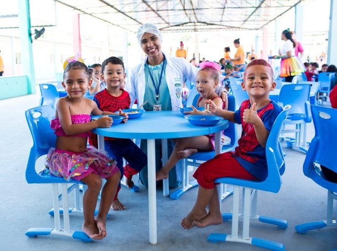 Dia Mundial da Alimentação: Gigantinhos garantem cardápio saudável a crianças em Maceió