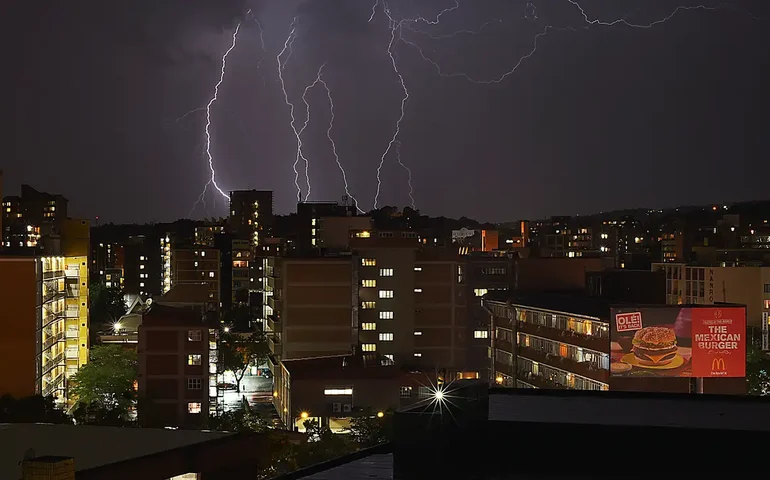 Reino Unido: grande tempestade atinge o país e deixa pelo menos 2 mortos